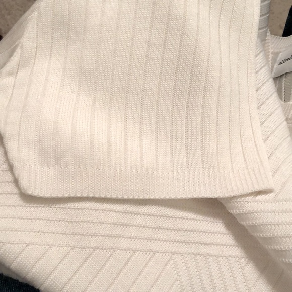 Women’s Ribbed Shell with Knitted Design - Picture 6 of 7